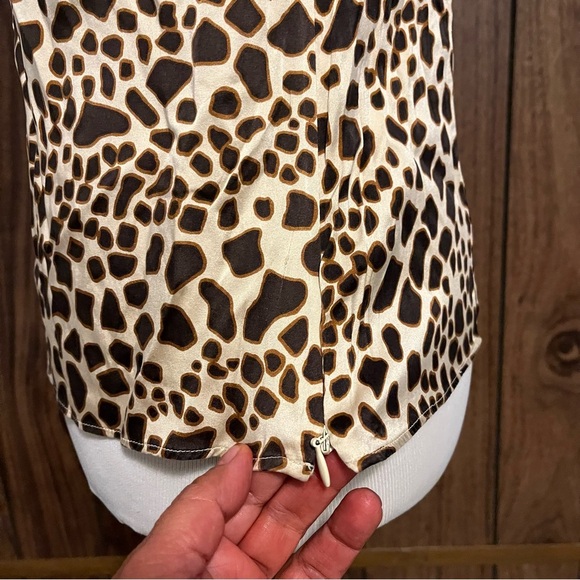 Talbots Beige/Brown Animal Print Silk Pullover Sleeveless Stretch Top Sz 4 - Picture 4 of 7